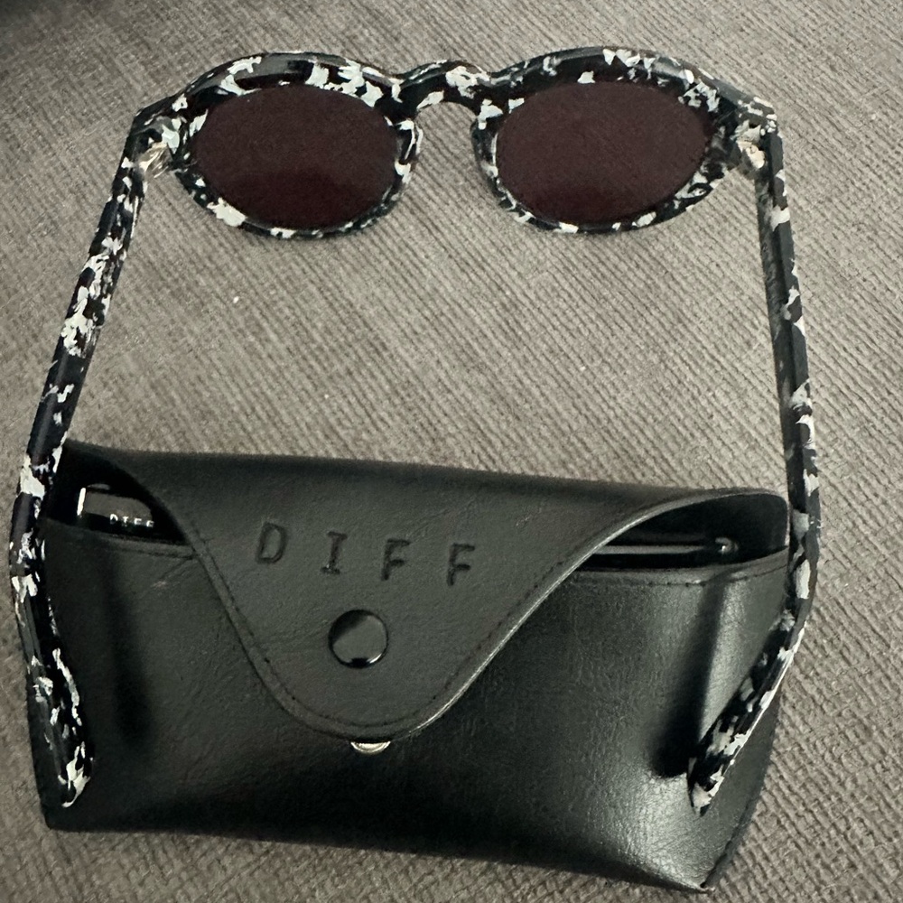 Diff Eyewear Black and White Sunglasses with Animal Print - Picture 2 of 3